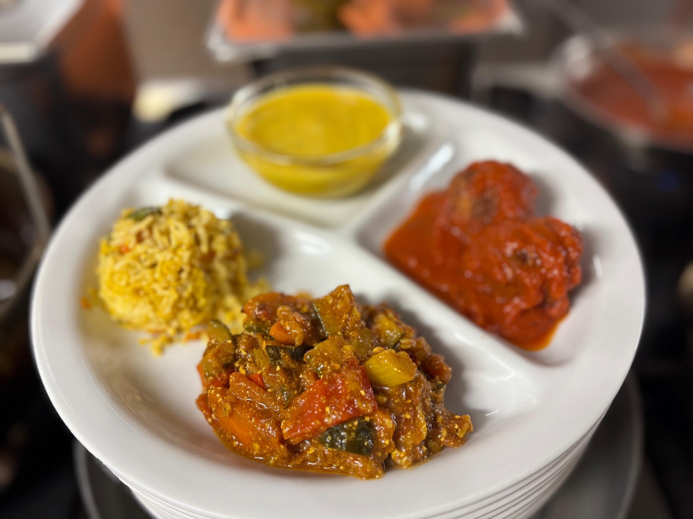 Cucina indiana vegetariana Govinda Piatto vegetariano ispirato alla cucina indiana servito da Govinda